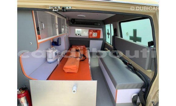 Acheter Import Voiture Toyota Land Cruiser Beige à Import - Dubai, Ali Sabieh Region Acheter Import Voiture Toyota Land Cruiser Beige à Import - Dubai, Ali Sabieh Region