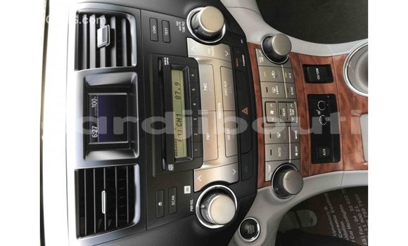 Buy Import Toyota Highlander Black Car in Import - Dubai in Ali Sabieh Region Buy Import Toyota Highlander Black Car in Import - Dubai in Ali Sabieh Region