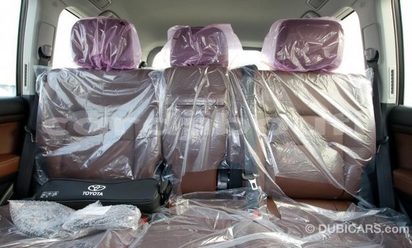 Acheter Import Voiture Toyota Land Cruiser Noir à Import - Dubai, Ali Sabieh Region Acheter Import Voiture Toyota Land Cruiser Noir à Import - Dubai, Ali Sabieh Region
