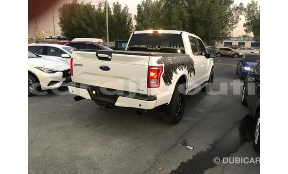 Acheter Import Voiture Ford V8 Blanc à Import - Dubai, Ali Sabieh Region Acheter Import Voiture Ford V8 Blanc à Import - Dubai, Ali Sabieh Region