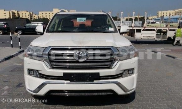 Acheter Import Voiture Toyota Land Cruiser Blanc à Import - Dubai, Ali Sabieh Region Acheter Import Voiture Toyota Land Cruiser Blanc à Import - Dubai, Ali Sabieh Region