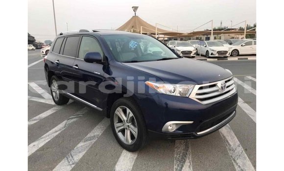 Acheter Import Voiture Toyota Highlander Bleu à Import - Dubai, Ali Sabieh Region Acheter Import Voiture Toyota Highlander Bleu à Import - Dubai, Ali Sabieh Region