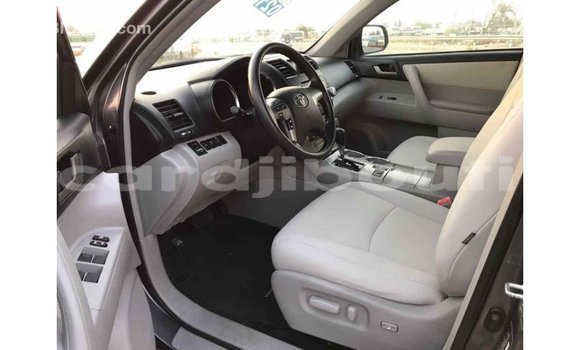 Buy Import Toyota Highlander Other Car in Import - Dubai in Ali Sabieh Region Buy Import Toyota Highlander Other Car in Import - Dubai in Ali Sabieh Region