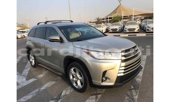 Buy Import Toyota Highlander Beige Car in Import - Dubai in Ali Sabieh Region Buy Import Toyota Highlander Beige Car in Import - Dubai in Ali Sabieh Region