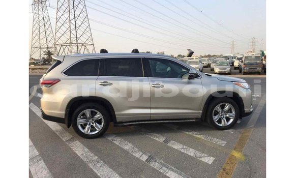 Buy Import Toyota Highlander Beige Car in Import - Dubai in Ali Sabieh Region Buy Import Toyota Highlander Beige Car in Import - Dubai in Ali Sabieh Region