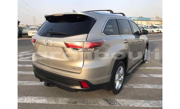 Buy Import Toyota Highlander Beige Car in Import - Dubai in Ali Sabieh Region Buy Import Toyota Highlander Beige Car in Import - Dubai in Ali Sabieh Region