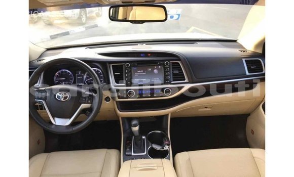 Buy Import Toyota Highlander Beige Car in Import - Dubai in Ali Sabieh Region Buy Import Toyota Highlander Beige Car in Import - Dubai in Ali Sabieh Region