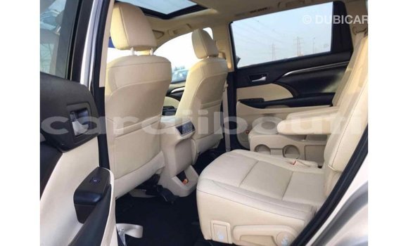 Buy Import Toyota Highlander Beige Car in Import - Dubai in Ali Sabieh Region Buy Import Toyota Highlander Beige Car in Import - Dubai in Ali Sabieh Region
