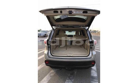 Buy Import Toyota Highlander Beige Car in Import - Dubai in Ali Sabieh Region Buy Import Toyota Highlander Beige Car in Import - Dubai in Ali Sabieh Region