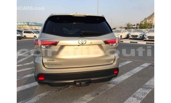 Buy Import Toyota Highlander Beige Car in Import - Dubai in Ali Sabieh Region Buy Import Toyota Highlander Beige Car in Import - Dubai in Ali Sabieh Region