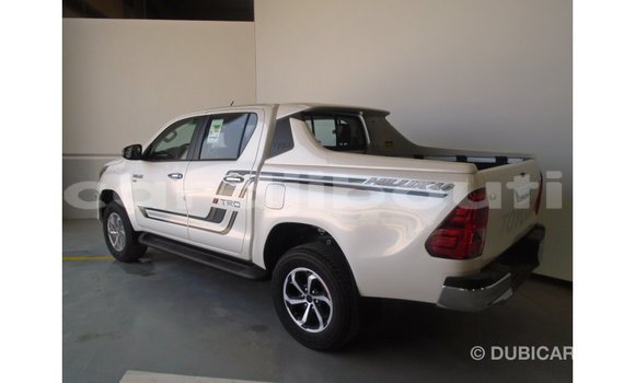 Acheter Import Voiture Toyota Hilux Blanc à Import - Dubai, Ali Sabieh Region Acheter Import Voiture Toyota Hilux Blanc à Import - Dubai, Ali Sabieh Region