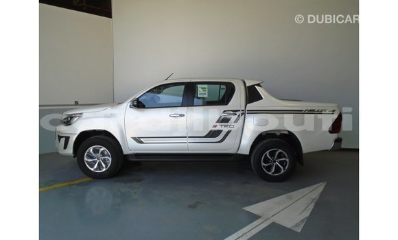 Acheter Import Voiture Toyota Hilux Blanc à Import - Dubai, Ali Sabieh Region Acheter Import Voiture Toyota Hilux Blanc à Import - Dubai, Ali Sabieh Region