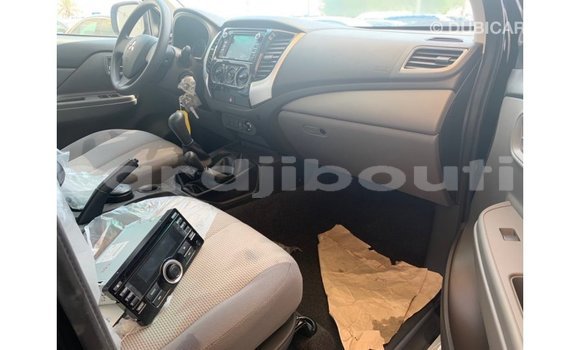 Acheter Import Voiture Mitsubishi L200 Noir à Import - Dubai, Ali Sabieh Region Acheter Import Voiture Mitsubishi L200 Noir à Import - Dubai, Ali Sabieh Region