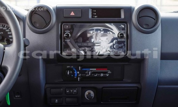 Acheter Import Voiture Toyota Land Cruiser Beige à Import - Dubai, Ali Sabieh Region Acheter Import Voiture Toyota Land Cruiser Beige à Import - Dubai, Ali Sabieh Region