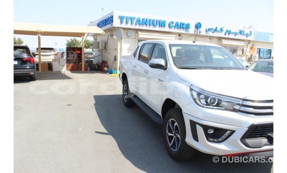 Acheter Import Voiture Toyota Hilux Blanc à Import - Dubai, Ali Sabieh Region Acheter Import Voiture Toyota Hilux Blanc à Import - Dubai, Ali Sabieh Region