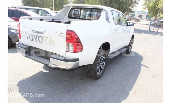 Acheter Import Voiture Toyota Hilux Blanc à Import - Dubai, Ali Sabieh Region Acheter Import Voiture Toyota Hilux Blanc à Import - Dubai, Ali Sabieh Region