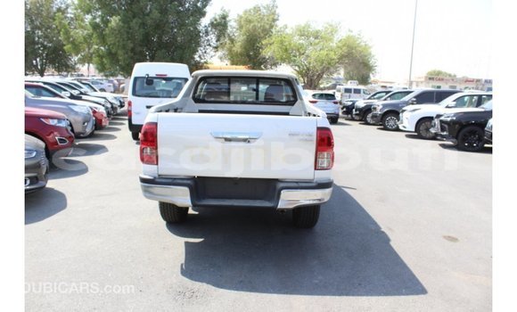 Acheter Import Voiture Toyota Hilux Blanc à Import - Dubai, Ali Sabieh Region Acheter Import Voiture Toyota Hilux Blanc à Import - Dubai, Ali Sabieh Region