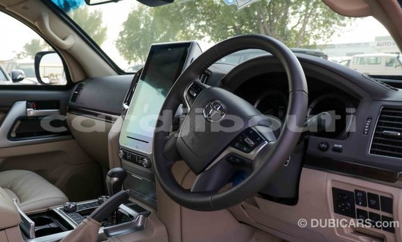 Acheter Import Voiture Toyota Land Cruiser Blanc à Import - Dubai, Ali Sabieh Region Acheter Import Voiture Toyota Land Cruiser Blanc à Import - Dubai, Ali Sabieh Region