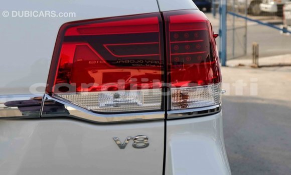 Acheter Import Voiture Toyota Land Cruiser Blanc à Import - Dubai, Ali Sabieh Region Acheter Import Voiture Toyota Land Cruiser Blanc à Import - Dubai, Ali Sabieh Region