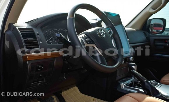 Acheter Import Voiture Toyota Land Cruiser Blanc à Import - Dubai, Ali Sabieh Region Acheter Import Voiture Toyota Land Cruiser Blanc à Import - Dubai, Ali Sabieh Region
