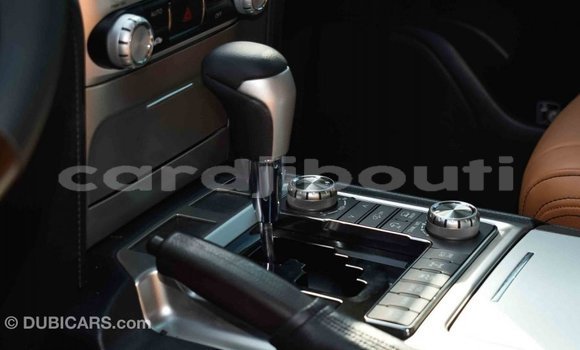 Acheter Import Voiture Toyota Land Cruiser Blanc à Import - Dubai, Ali Sabieh Region Acheter Import Voiture Toyota Land Cruiser Blanc à Import - Dubai, Ali Sabieh Region