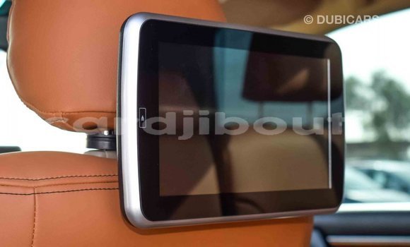 Acheter Import Voiture Toyota Land Cruiser Blanc à Import - Dubai, Ali Sabieh Region Acheter Import Voiture Toyota Land Cruiser Blanc à Import - Dubai, Ali Sabieh Region