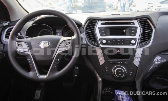 Buy Import Hyundai Santa Fe White Car in Import - Dubai in Ali Sabieh Region Buy Import Hyundai Santa Fe White Car in Import - Dubai in Ali Sabieh Region