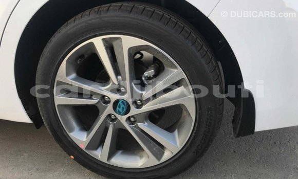 Buy Import Hyundai Elantra White Car in Import - Dubai in Ali Sabieh Region Buy Import Hyundai Elantra White Car in Import - Dubai in Ali Sabieh Region
