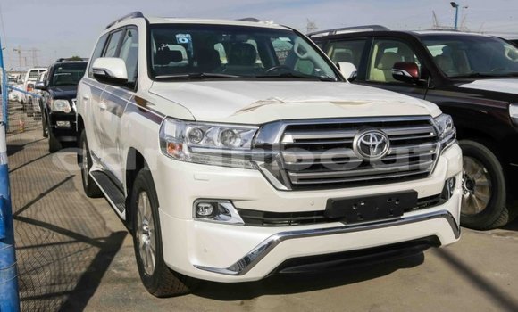 Buy Import Toyota Land Cruiser White Car in Import - Dubai in Ali Sabieh Region Buy Import Toyota Land Cruiser White Car in Import - Dubai in Ali Sabieh Region