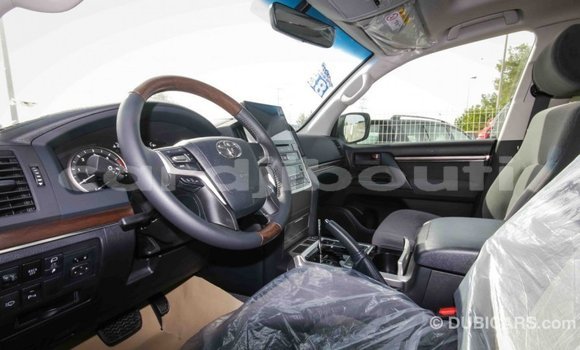 Buy Import Toyota Land Cruiser White Car in Import - Dubai in Ali Sabieh Region Buy Import Toyota Land Cruiser White Car in Import - Dubai in Ali Sabieh Region