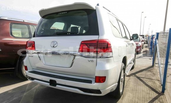 Buy Import Toyota Land Cruiser White Car in Import - Dubai in Ali Sabieh Region Buy Import Toyota Land Cruiser White Car in Import - Dubai in Ali Sabieh Region