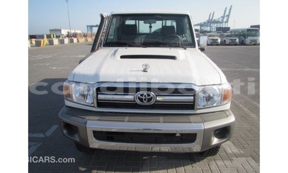 Acheter Import Voiture Toyota Land Cruiser Blanc à Import - Dubai, Ali Sabieh Region Acheter Import Voiture Toyota Land Cruiser Blanc à Import - Dubai, Ali Sabieh Region
