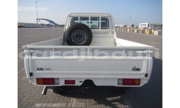 Acheter Import Voiture Toyota Land Cruiser Blanc à Import - Dubai, Ali Sabieh Region Acheter Import Voiture Toyota Land Cruiser Blanc à Import - Dubai, Ali Sabieh Region