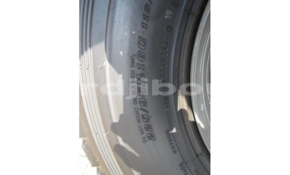 Acheter Import Voiture Toyota Land Cruiser Blanc à Import - Dubai, Ali Sabieh Region Acheter Import Voiture Toyota Land Cruiser Blanc à Import - Dubai, Ali Sabieh Region