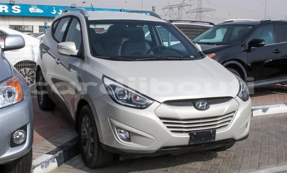 Buy Import Hyundai Tucson Beige Car in Import - Dubai in Ali Sabieh Region Buy Import Hyundai Tucson Beige Car in Import - Dubai in Ali Sabieh Region