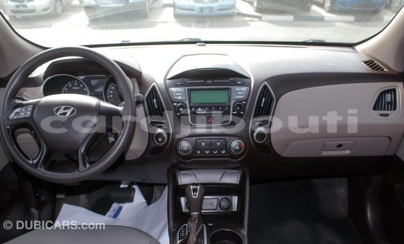 Buy Import Hyundai Tucson Beige Car in Import - Dubai in Ali Sabieh Region Buy Import Hyundai Tucson Beige Car in Import - Dubai in Ali Sabieh Region