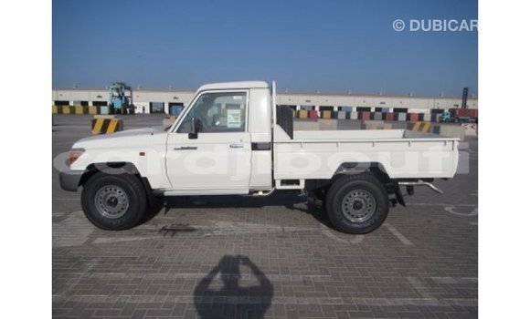 Acheter Import Voiture Toyota Land Cruiser Blanc à Import - Dubai, Ali Sabieh Region Acheter Import Voiture Toyota Land Cruiser Blanc à Import - Dubai, Ali Sabieh Region