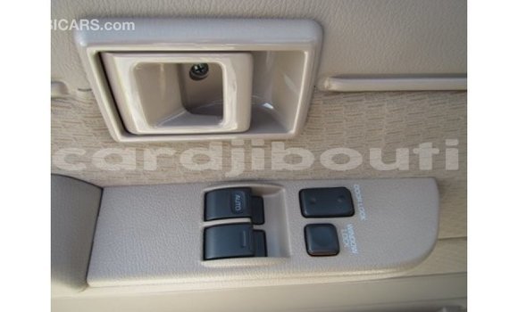 Acheter Import Voiture Toyota Land Cruiser Blanc à Import - Dubai, Ali Sabieh Region Acheter Import Voiture Toyota Land Cruiser Blanc à Import - Dubai, Ali Sabieh Region