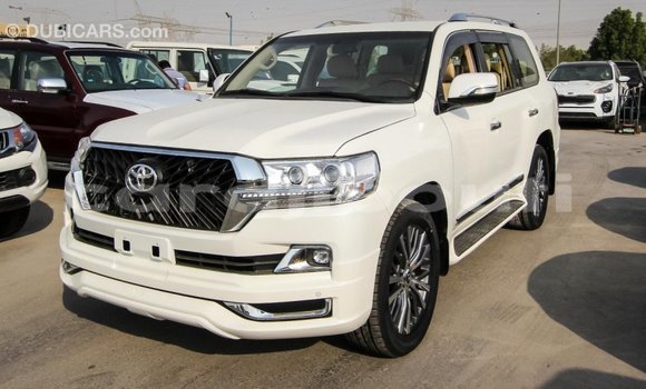 Acheter Import Voiture Toyota Land Cruiser Blanc à Import - Dubai, Ali Sabieh Region Acheter Import Voiture Toyota Land Cruiser Blanc à Import - Dubai, Ali Sabieh Region