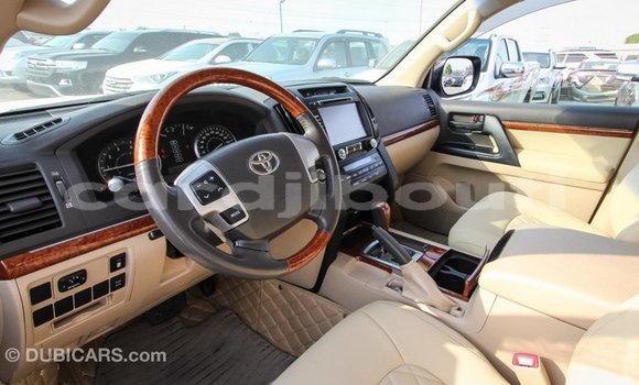 Acheter Import Voiture Toyota Land Cruiser Blanc à Import - Dubai, Ali Sabieh Region Acheter Import Voiture Toyota Land Cruiser Blanc à Import - Dubai, Ali Sabieh Region