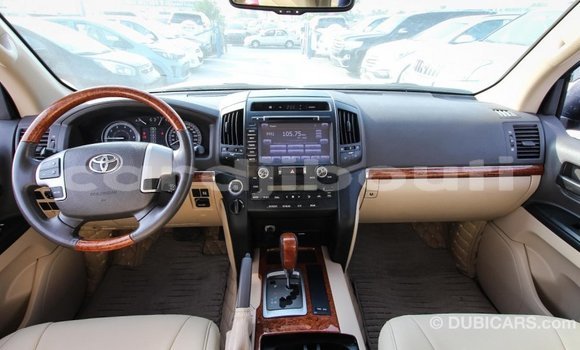 Acheter Import Voiture Toyota Land Cruiser Blanc à Import - Dubai, Ali Sabieh Region Acheter Import Voiture Toyota Land Cruiser Blanc à Import - Dubai, Ali Sabieh Region