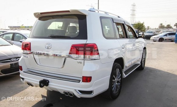 Acheter Import Voiture Toyota Land Cruiser Blanc à Import - Dubai, Ali Sabieh Region Acheter Import Voiture Toyota Land Cruiser Blanc à Import - Dubai, Ali Sabieh Region