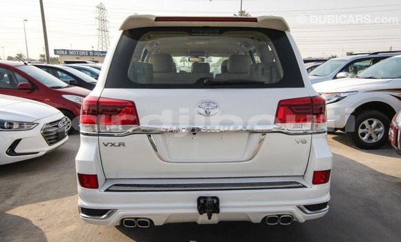 Acheter Import Voiture Toyota Land Cruiser Blanc à Import - Dubai, Ali Sabieh Region Acheter Import Voiture Toyota Land Cruiser Blanc à Import - Dubai, Ali Sabieh Region