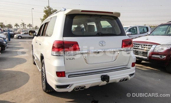 Acheter Import Voiture Toyota Land Cruiser Blanc à Import - Dubai, Ali Sabieh Region Acheter Import Voiture Toyota Land Cruiser Blanc à Import - Dubai, Ali Sabieh Region