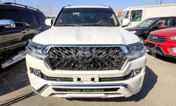 Buy Import Toyota Land Cruiser White Car in Import - Dubai in Ali Sabieh Region Buy Import Toyota Land Cruiser White Car in Import - Dubai in Ali Sabieh Region