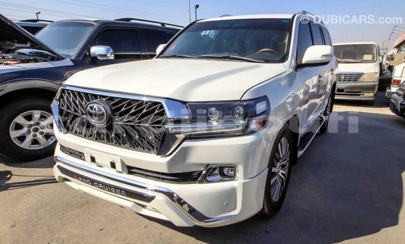 Buy Import Toyota Land Cruiser White Car in Import - Dubai in Ali Sabieh Region Buy Import Toyota Land Cruiser White Car in Import - Dubai in Ali Sabieh Region
