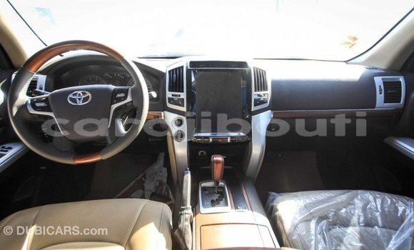 Buy Import Toyota Land Cruiser White Car in Import - Dubai in Ali Sabieh Region Buy Import Toyota Land Cruiser White Car in Import - Dubai in Ali Sabieh Region