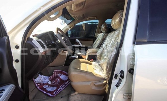 Buy Import Toyota Land Cruiser White Car in Import - Dubai in Ali Sabieh Region Buy Import Toyota Land Cruiser White Car in Import - Dubai in Ali Sabieh Region
