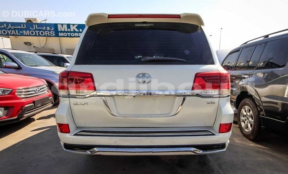 Buy Import Toyota Land Cruiser White Car in Import - Dubai in Ali Sabieh Region Buy Import Toyota Land Cruiser White Car in Import - Dubai in Ali Sabieh Region