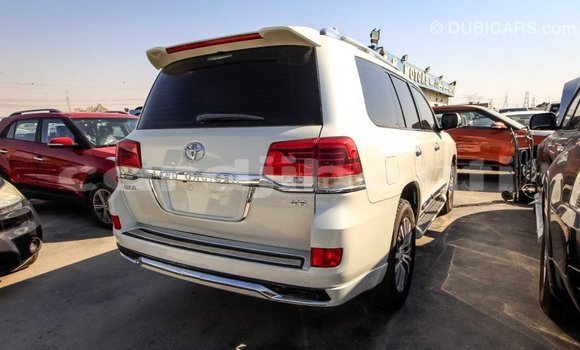 Buy Import Toyota Land Cruiser White Car in Import - Dubai in Ali Sabieh Region Buy Import Toyota Land Cruiser White Car in Import - Dubai in Ali Sabieh Region